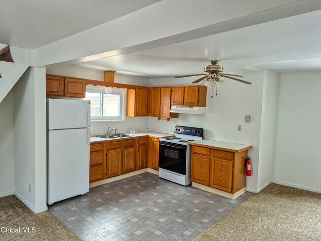 Building Photo - 524 Maple Ave