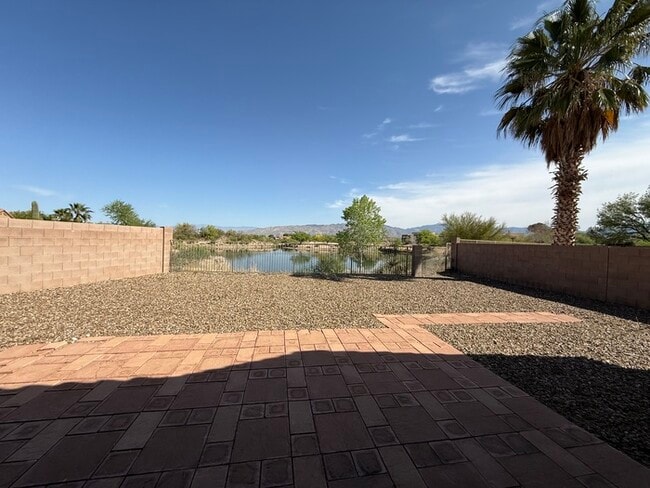 Building Photo - House For Rent