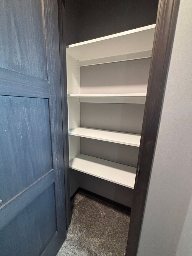 Building Photo - Spacious 3-Bedroom Home