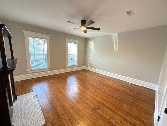 Building Photo - Dennison Ave 866-868 CR