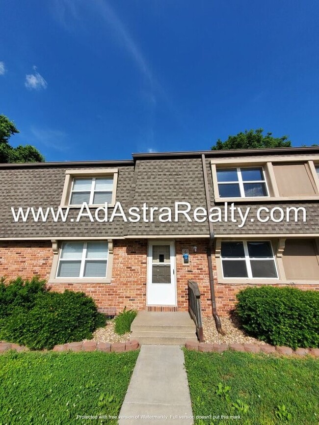 Building Photo - Spacious and Affordable Olathe Townhome-Co...