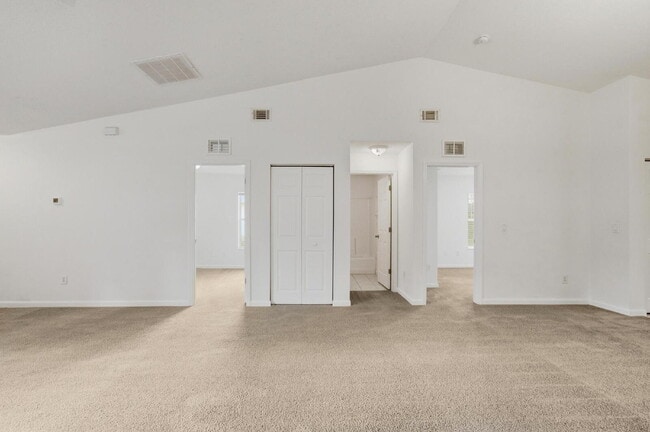 Building Photo - Quiet Cul De Sac location