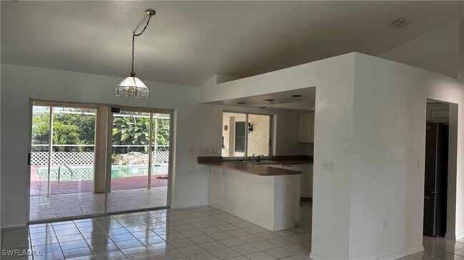 Building Photo - 701 Arianne Ct