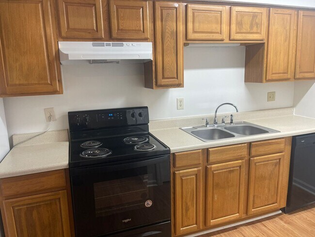 Building Photo - Modern 2-Bed, 1-Bath Oasis with Central Air and Gourmet Kitchen