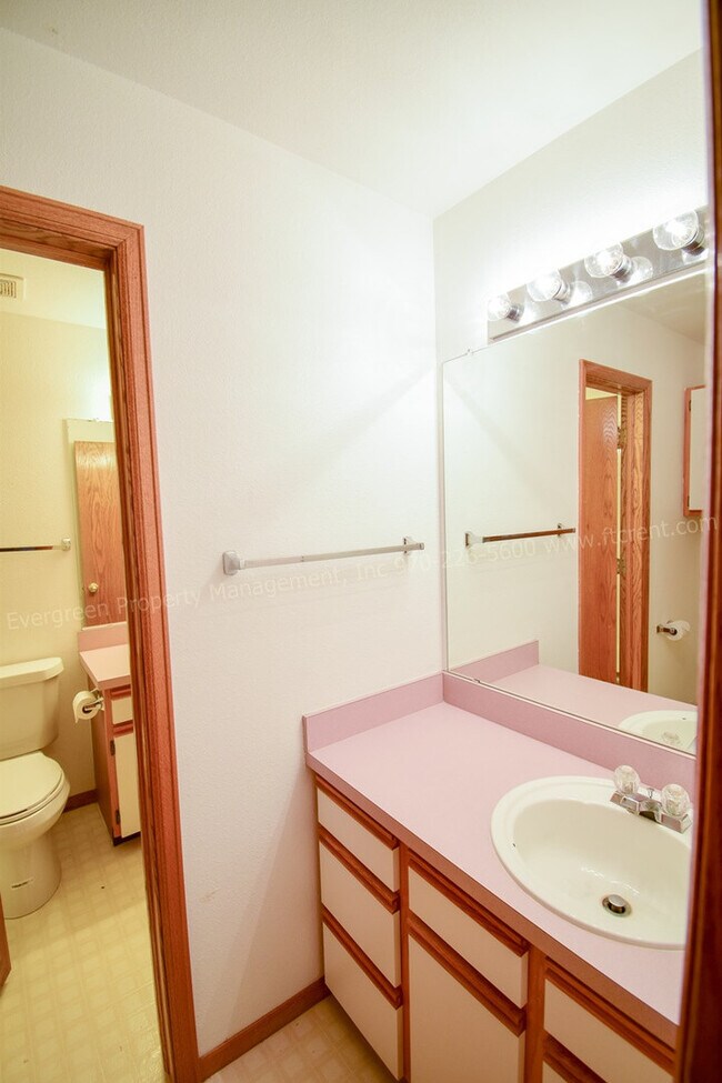 Building Photo - 2929 Ross Dr