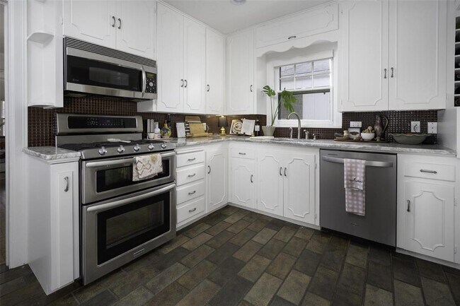 Building Photo - 717 NW 42nd St