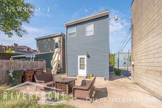 Building Photo - 325 W 9th St