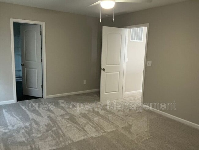 Building Photo - 616 Spencer Ln