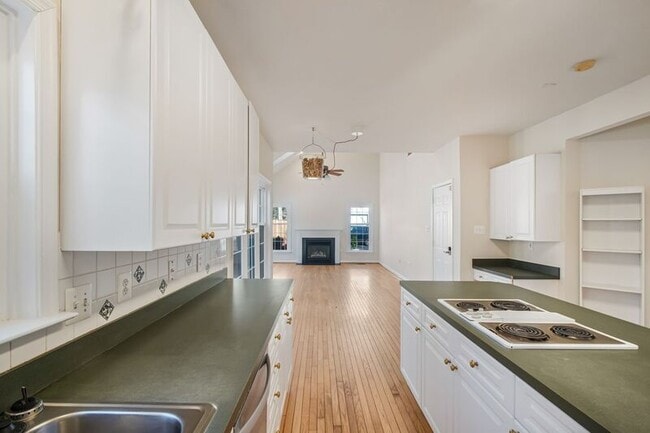 Building Photo - 655 Lancaster St