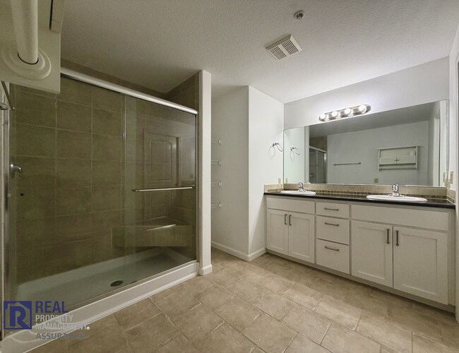 Building Photo - Spacious 1 Bed / 1.5 Bath Condo in Desirable Sherwood