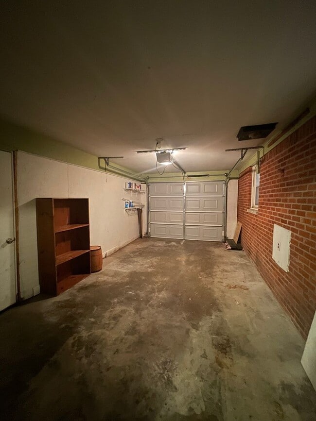 Building Photo - Cute 3/1 House in Calvert City Limits