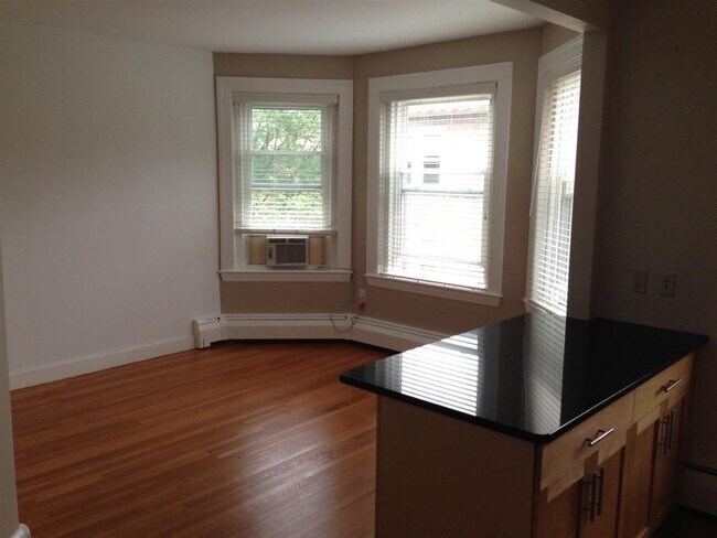 Building Photo - 16 Centre St