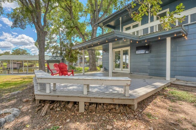 Building Photo - 614 E Briarway Dr