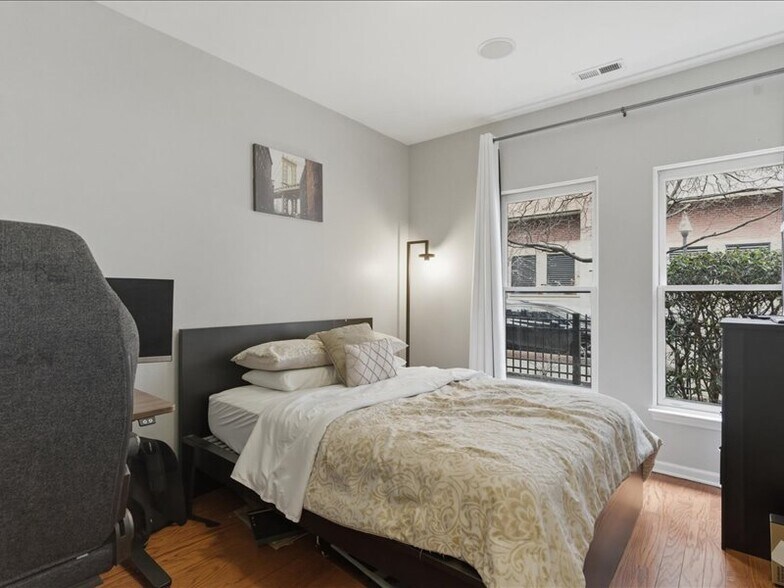 Main level room/office - 842 W 15th Pl