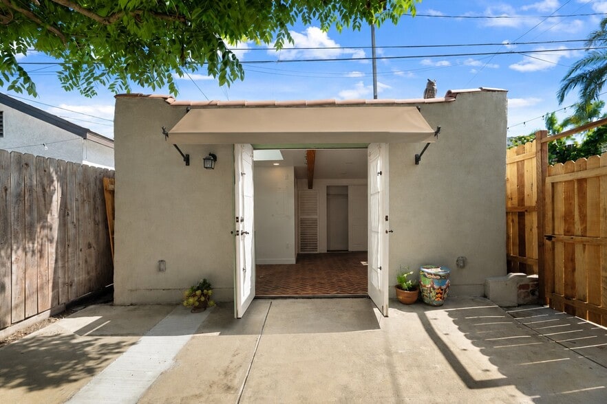 Building Photo - 3156 W 74th St