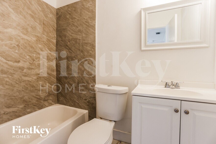 Building Photo - 7801 SW 6th Ct