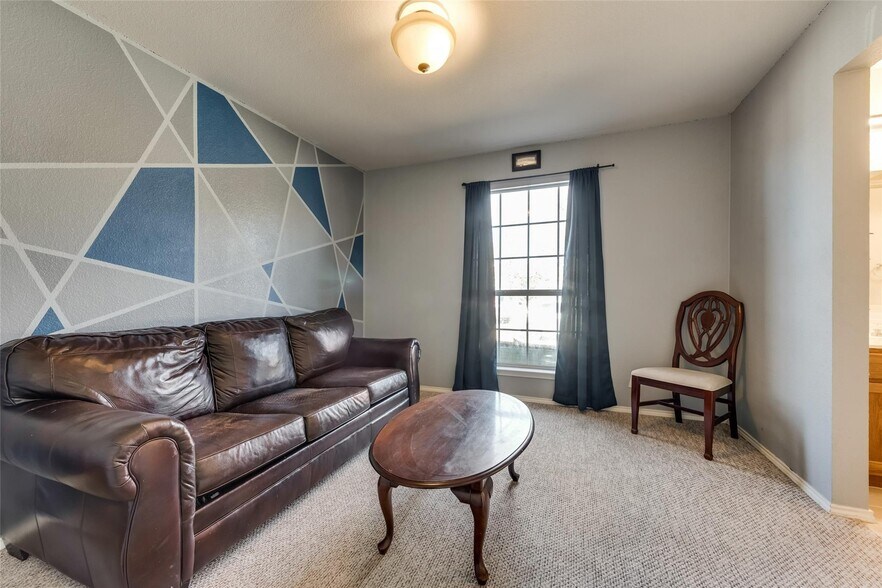 Building Photo - 2431 Fieldcrest Dr