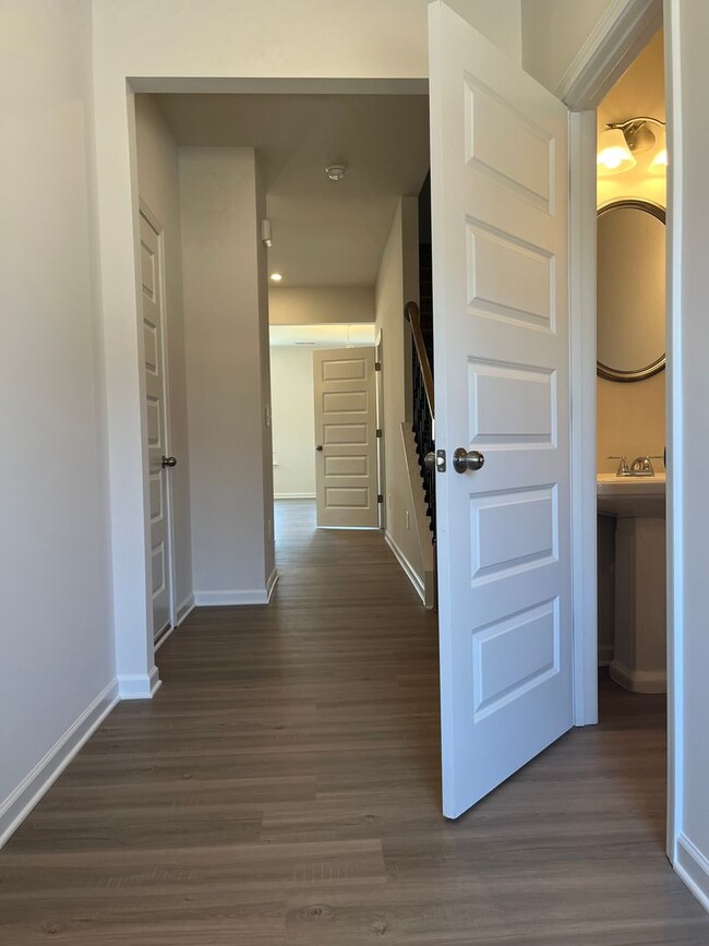 Building Photo - Beautiful Newly Constructed 3/.25 Townhome!