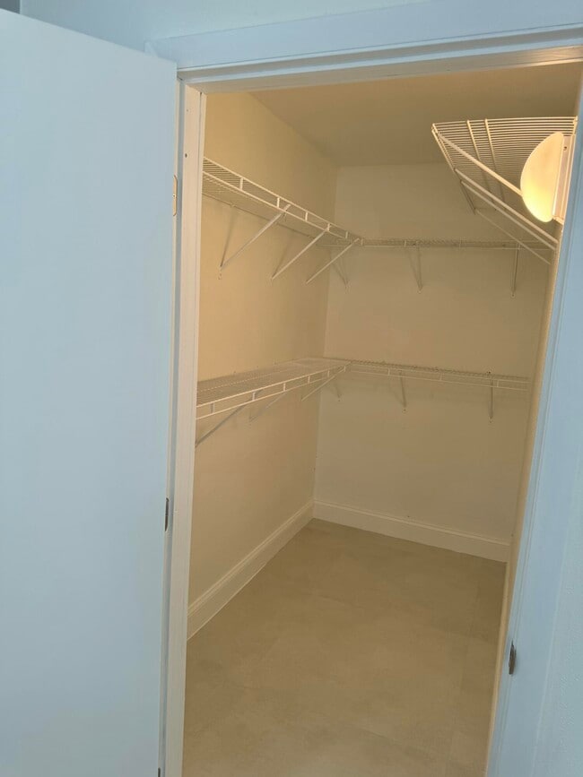 Building Photo - 440 Saxony Ln