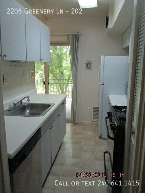 Building Photo - 2206 Greenery Ln