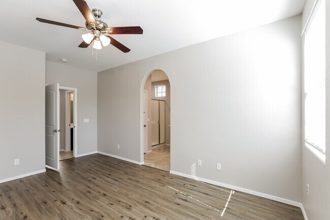 Building Photo - 1735 S Desert View Pl