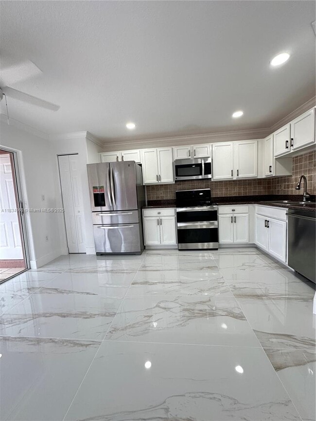 Building Photo - 7001 SW 164th Ct