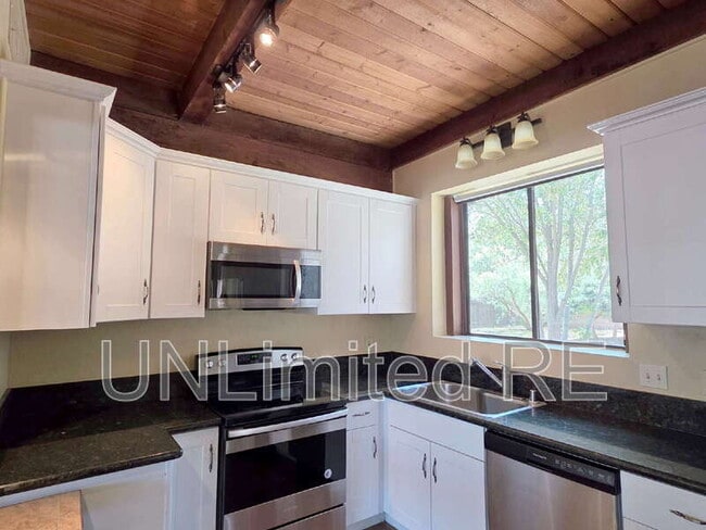 Building Photo - 355 Canyon Diablo Rd