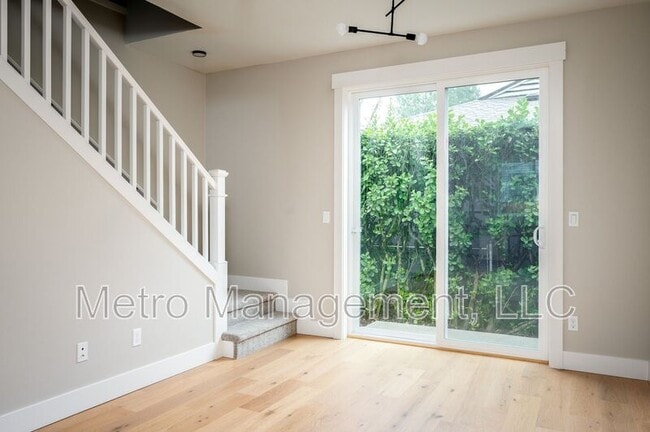 Building Photo - 3184 SE 62nd Ave
