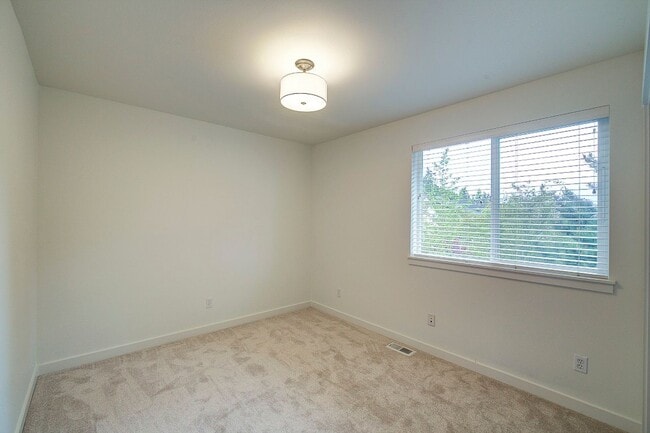 Building Photo - 3Bd/2.5Ba Issaquah Home