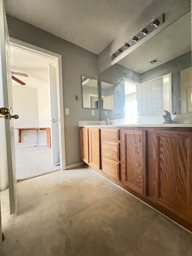 Building Photo - Southwest Rustic Charmet