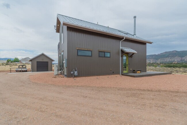 Building Photo - 2387 2500 S