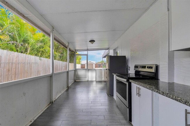 Building Photo - 6470 SW 27th St