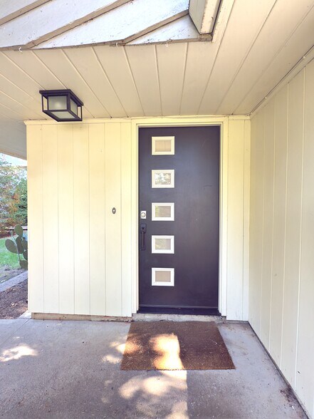 Building Photo - 1111 NE 112th Ave