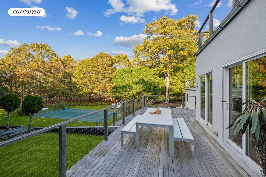 Building Photo - 10 Three Mile Harbor Hog Creek Rd