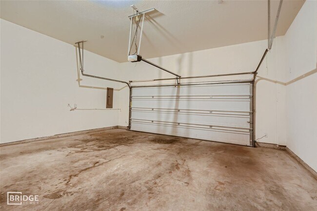 Building Photo - 1313 Lakecrest Ln