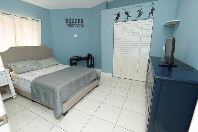 Building Photo - 3460 NW 21 St