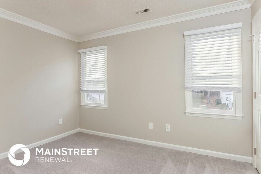 Building Photo - 828 Penncross Dr