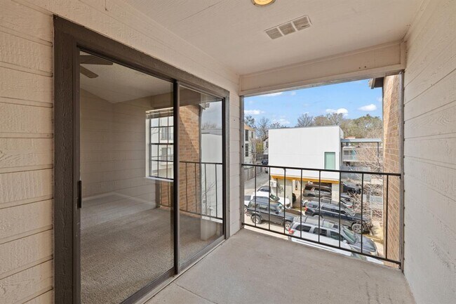 Building Photo - 203 E 31st St