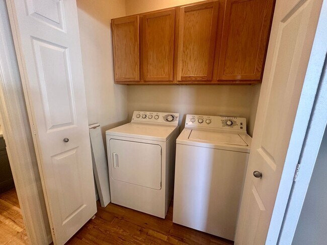 Building Photo - 6345 Chardonnay St