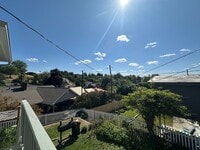 Building Photo - Large 3 bedroom 2 bath