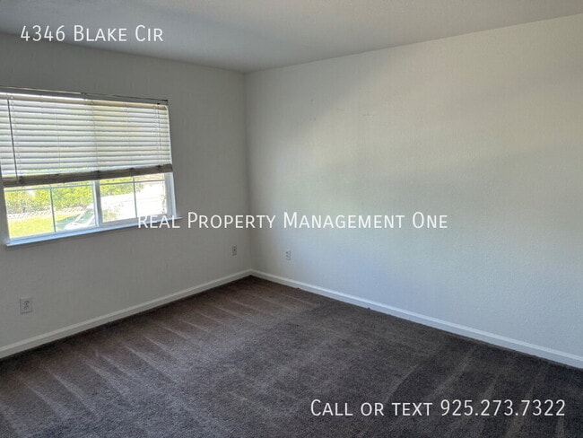 Building Photo - 4346 Blake Cir