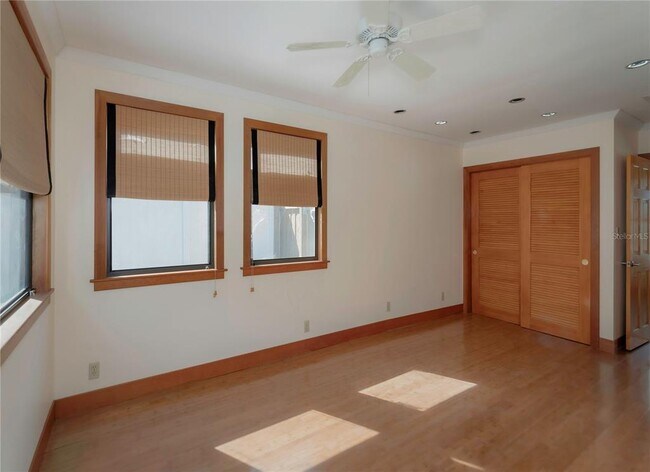 Building Photo - 1420 Alhambra Way S