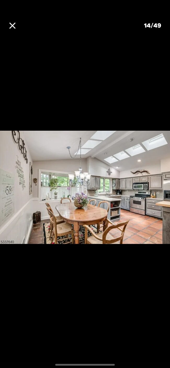 Building Photo - 6 Oak Grove Ln