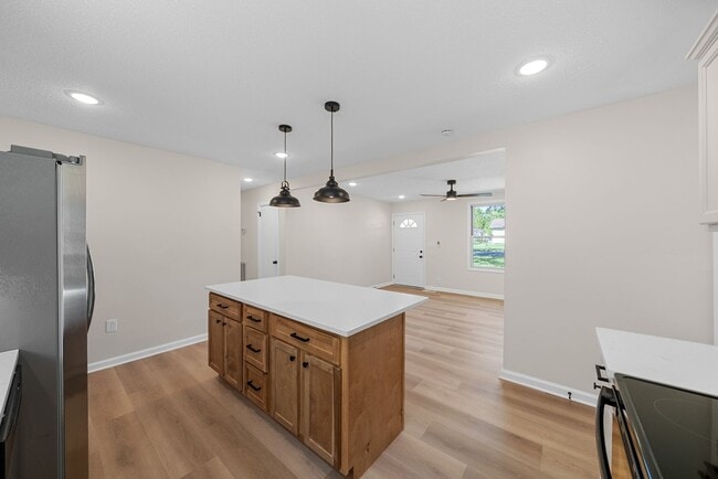 Building Photo - Close to Ft. Campbell! Renovated 3 Bed 2 Bath Home!