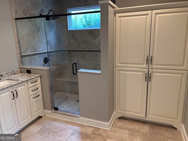 Building Photo - 4901 Planters Walk