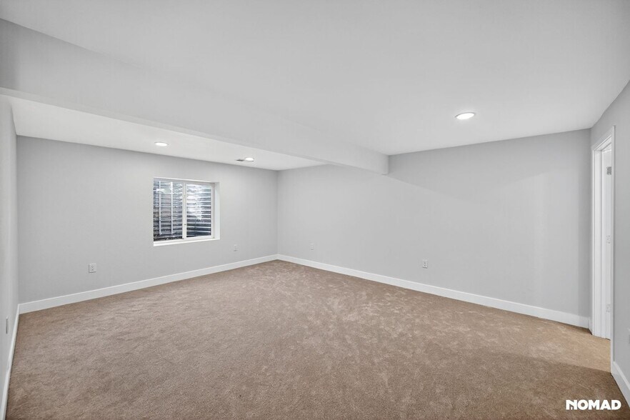 Building Photo - 8967 Red Bud St