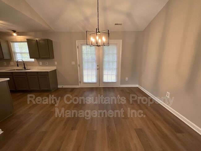 Building Photo - 2711 Ingleside Dr