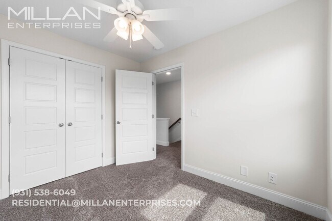 Building Photo - Spacious And Updated Home Featuring Open F...