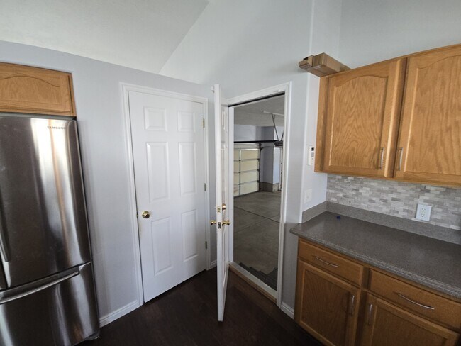 Building Photo - 1361 N 325 E