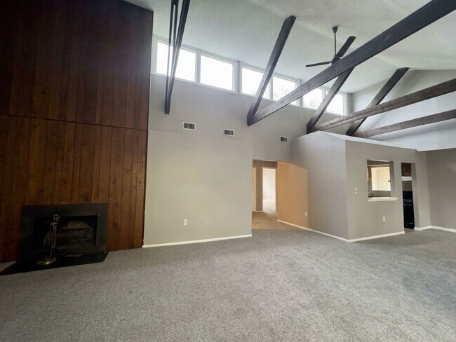 Building Photo - 15 Suntop Ct